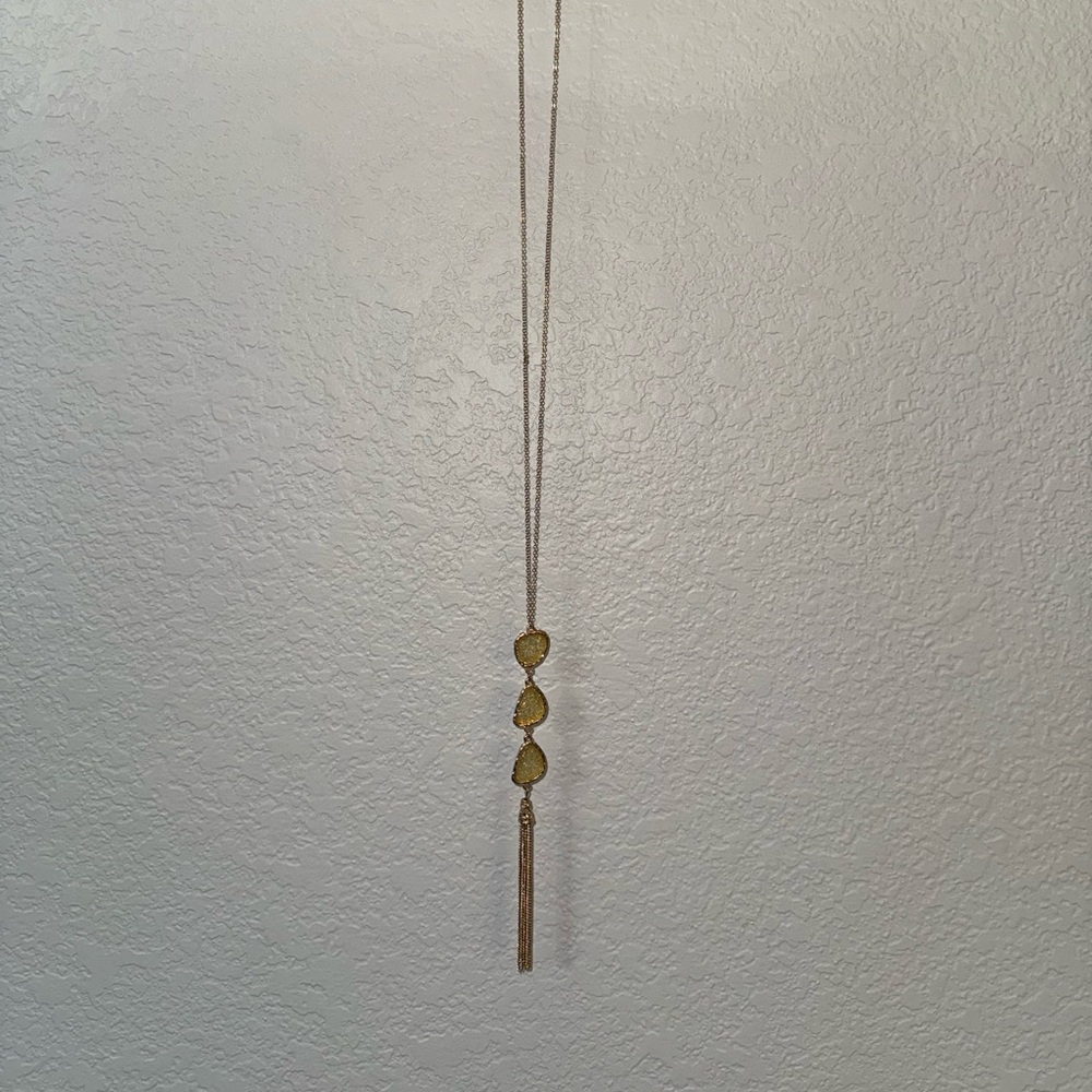 Elegant Gold Pendant Necklace